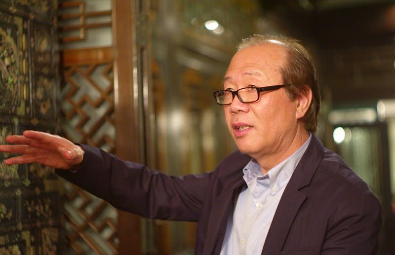 That night, our guests Professor Kun-Pyo Lee of KAIST and his #2 son (that’s how he liked to introduce himself), Choong-Hyo, were not anticipating such an historical after-dinner treat. Especially, since the #2 son is now studying architecture…