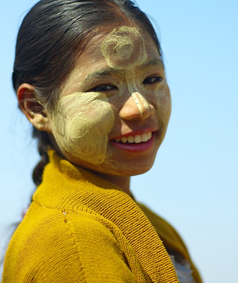The women applied it to themselves with beauty, style and creativity…