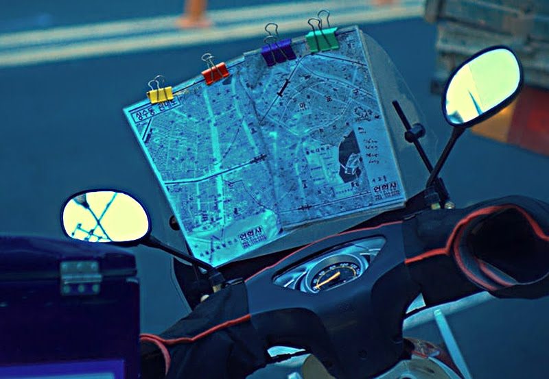 Korea is one of the most wired, high tech countries in the world. It is a hyper-competitive society where everyone clamors to own the latest and greatest high-tech gadgetry. The above, exclusive photo, is the latest Analog GPS Navigation System to hit the Korean market. I could not make out the brand…