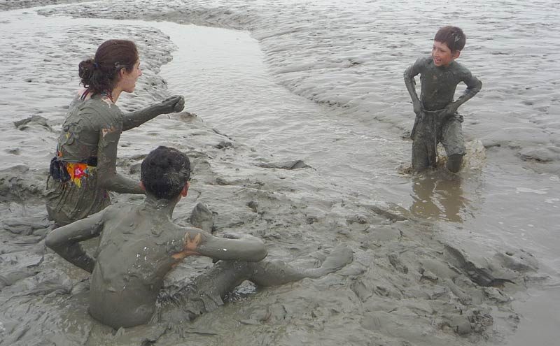 With all that mud in his trunks, Adam had a hard time keeping his shorts on… ;-) A few times they fell off, but I will spare you the photos…
